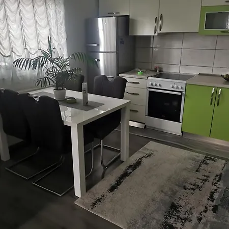 Smjestaj ゲストハウス ヴィソコ